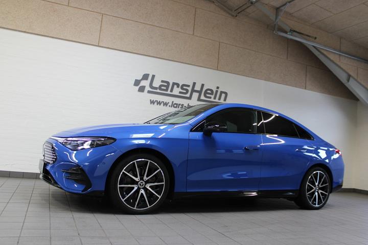 Blå Mercedes CLA250+ fra 2025