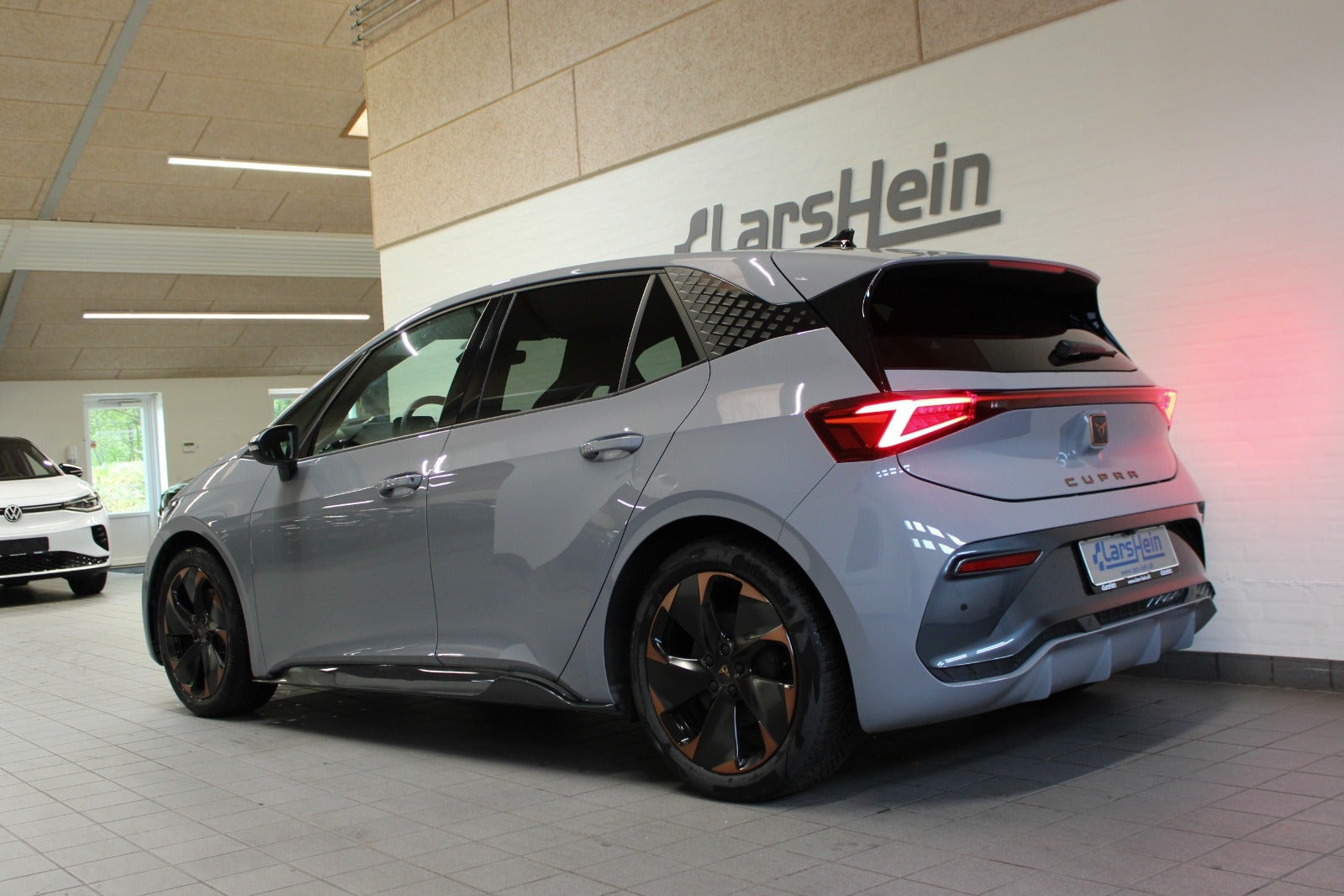 Grå Cupra Born fra 2025