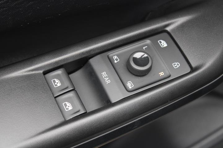 Grå Cupra Born fra 2025