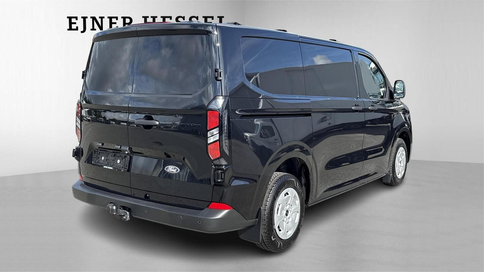 Sort Ford Transit Custom 320 L2 fra 2026