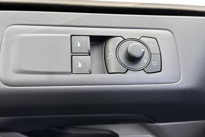 Sort Ford Transit Custom 320 L2 fra 2026