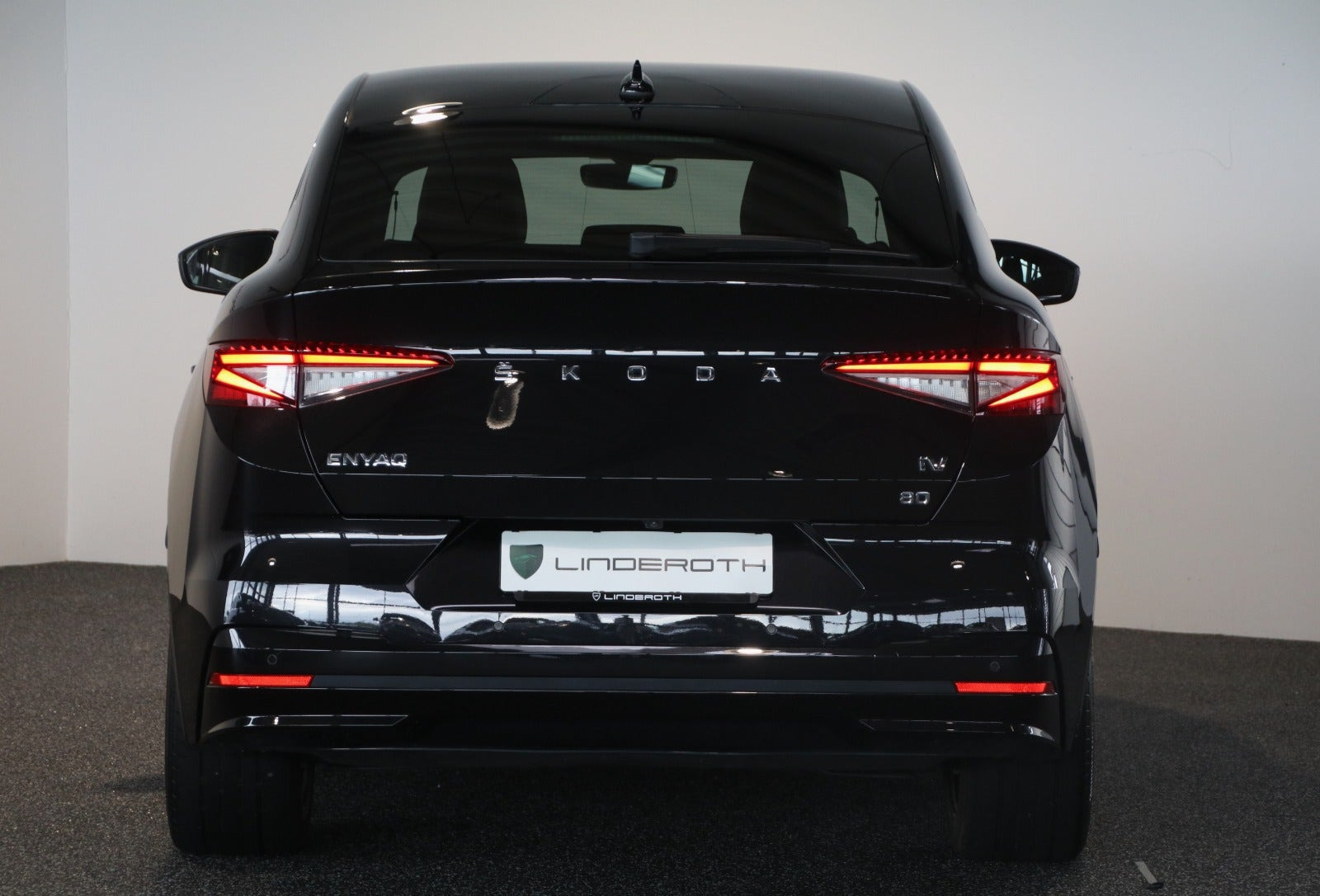 Sort Skoda Enyaq fra 2023