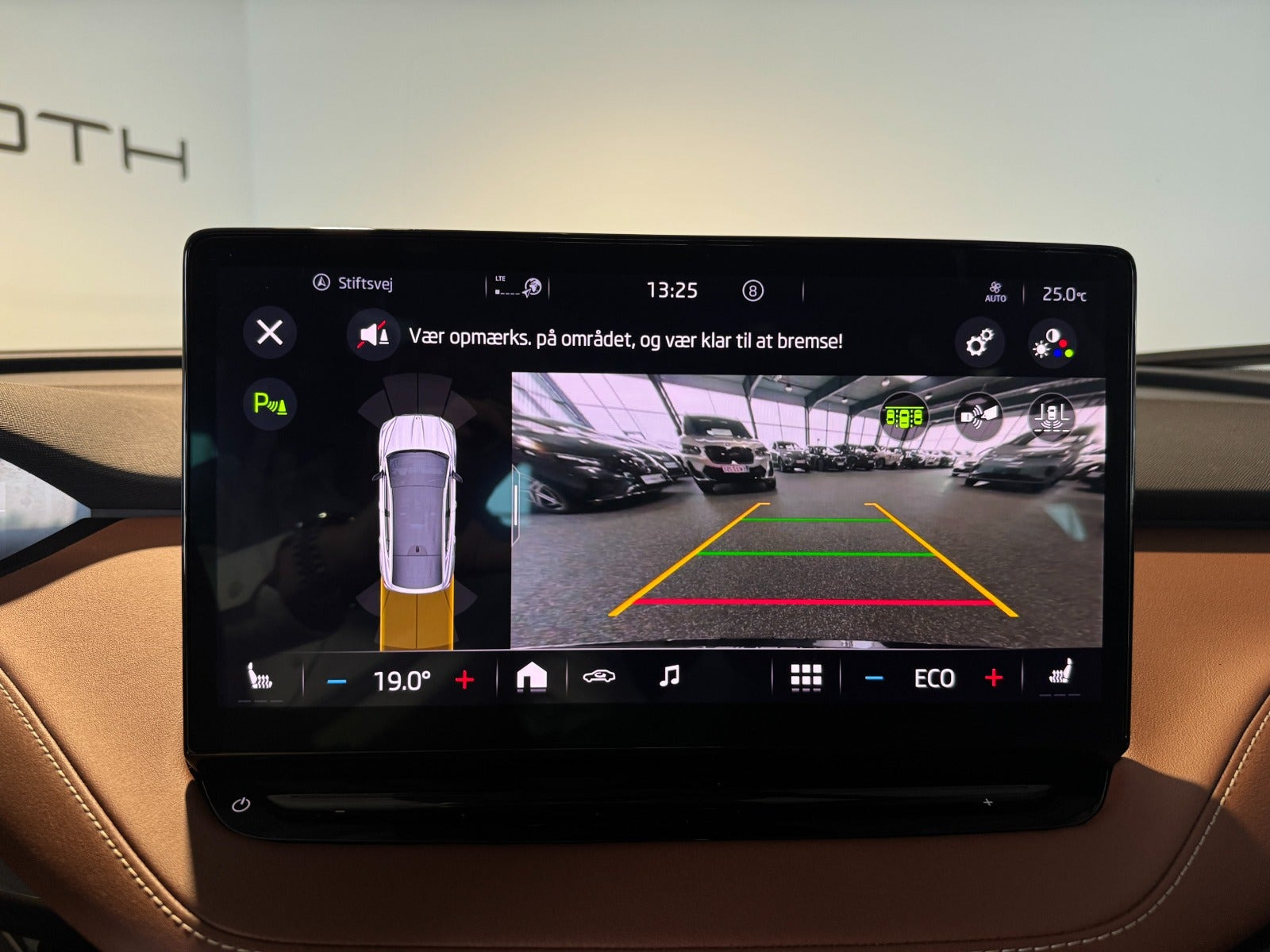 Sort Skoda Enyaq fra 2023