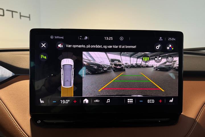 Sort Skoda Enyaq fra 2023
