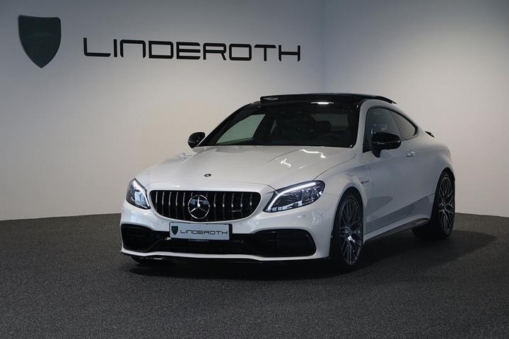 Hvid Mercedes C63 fra 2023