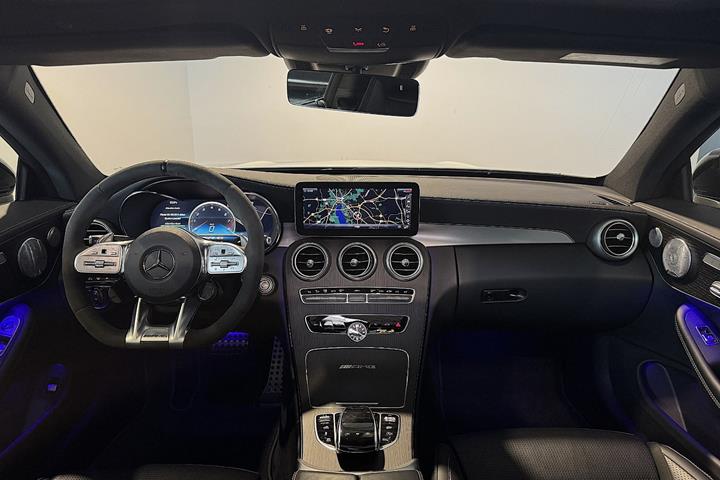 Hvid Mercedes C63 fra 2023