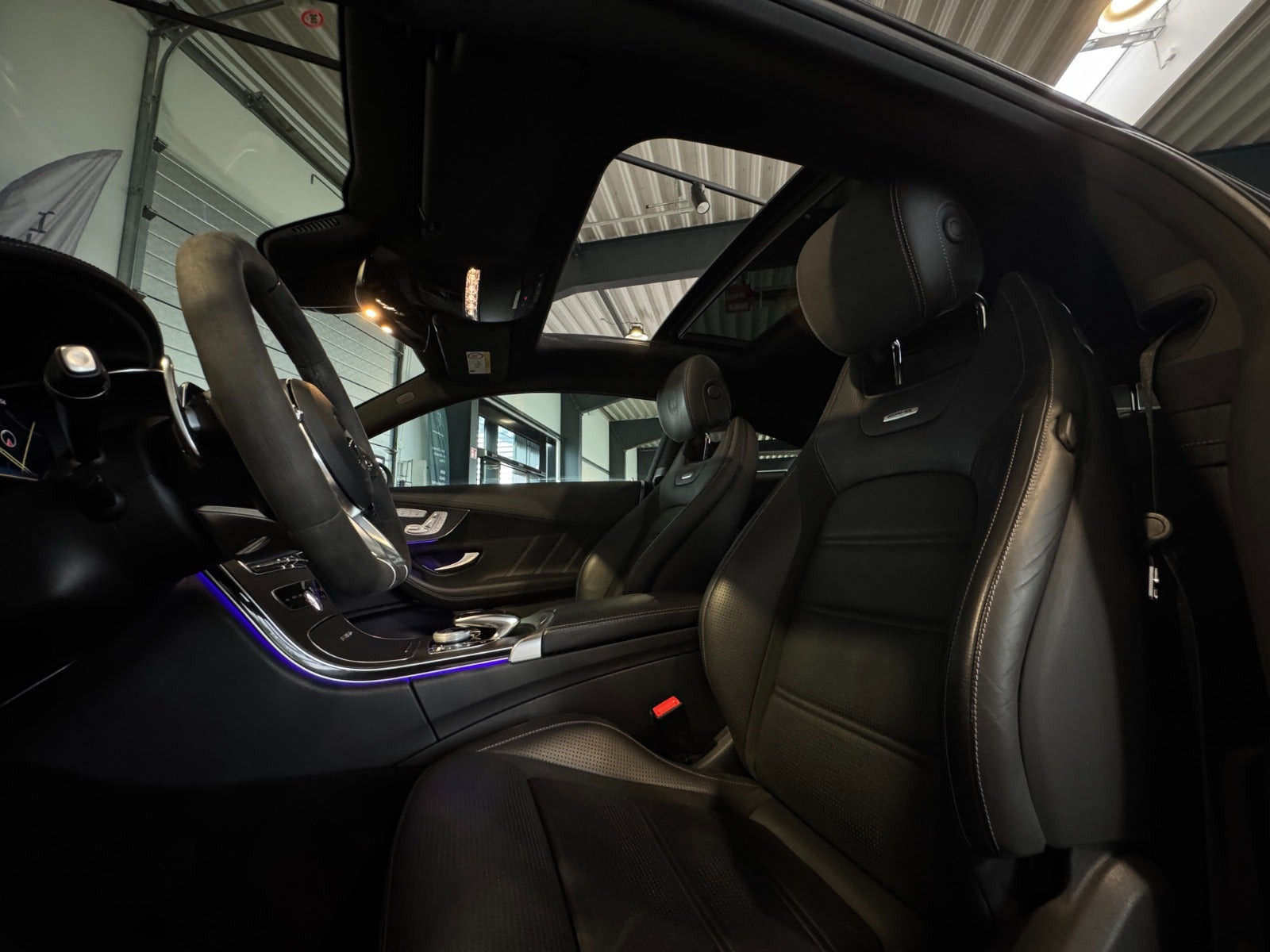 Hvid Mercedes C63 fra 2023