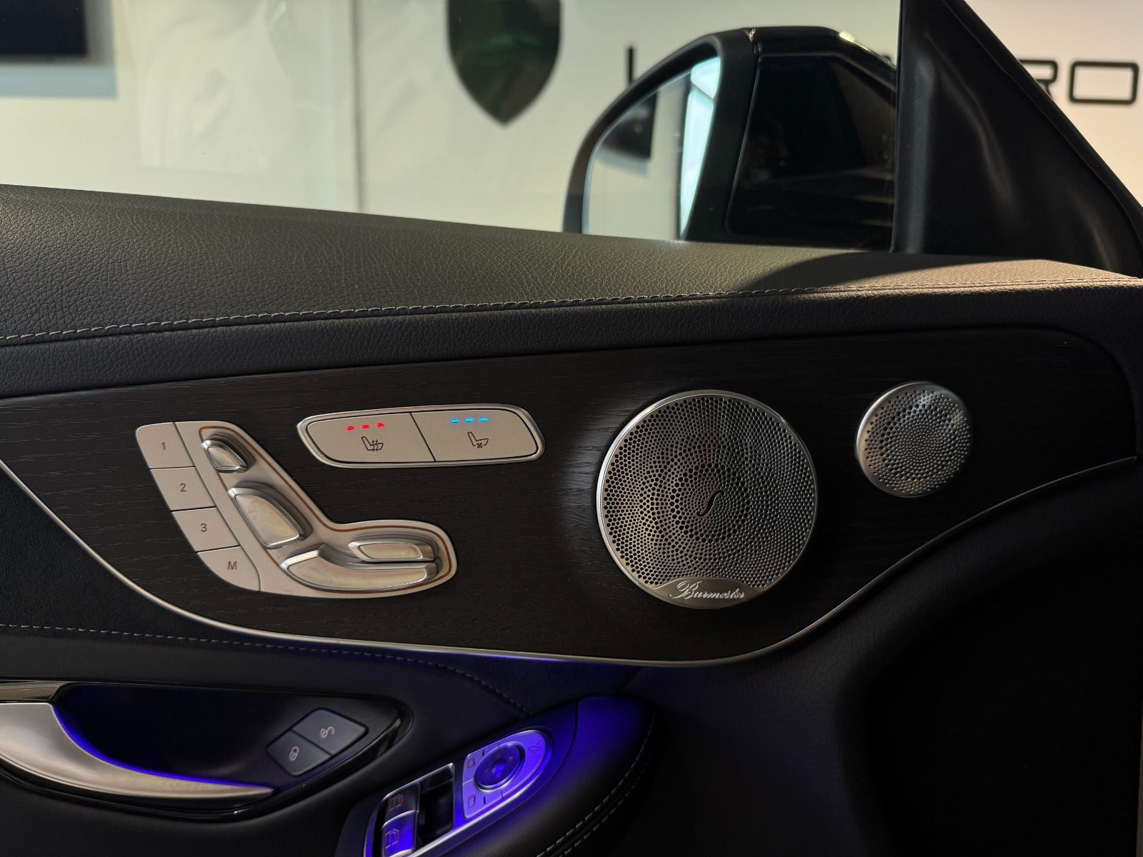Hvid Mercedes C63 fra 2023