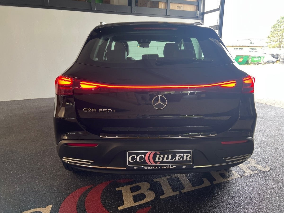 Sort Mercedes EQA250+ fra 2025