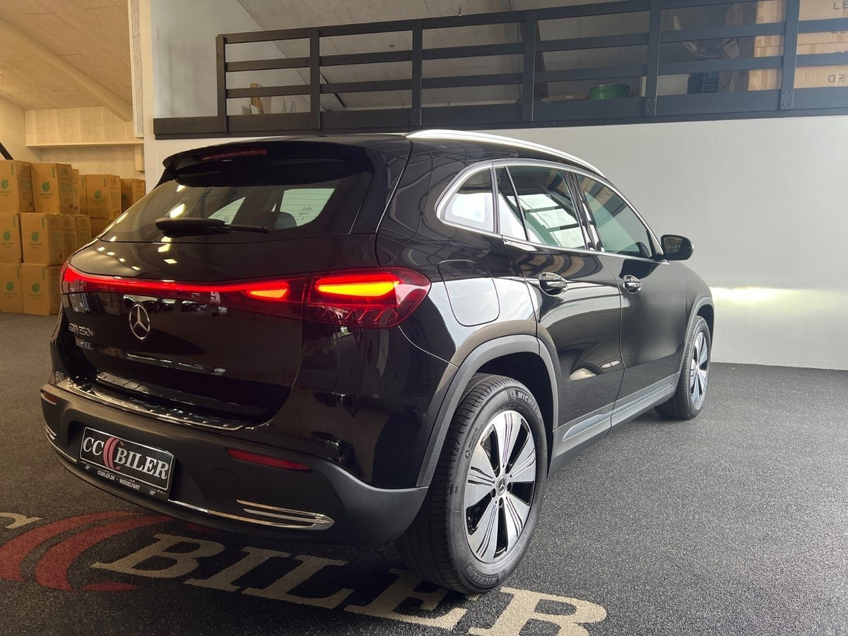 Sort Mercedes EQA250+ fra 2025