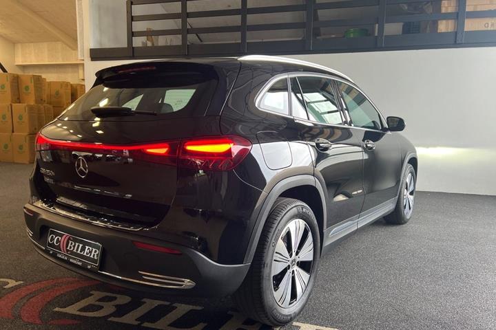 Sort Mercedes EQA250+ fra 2025