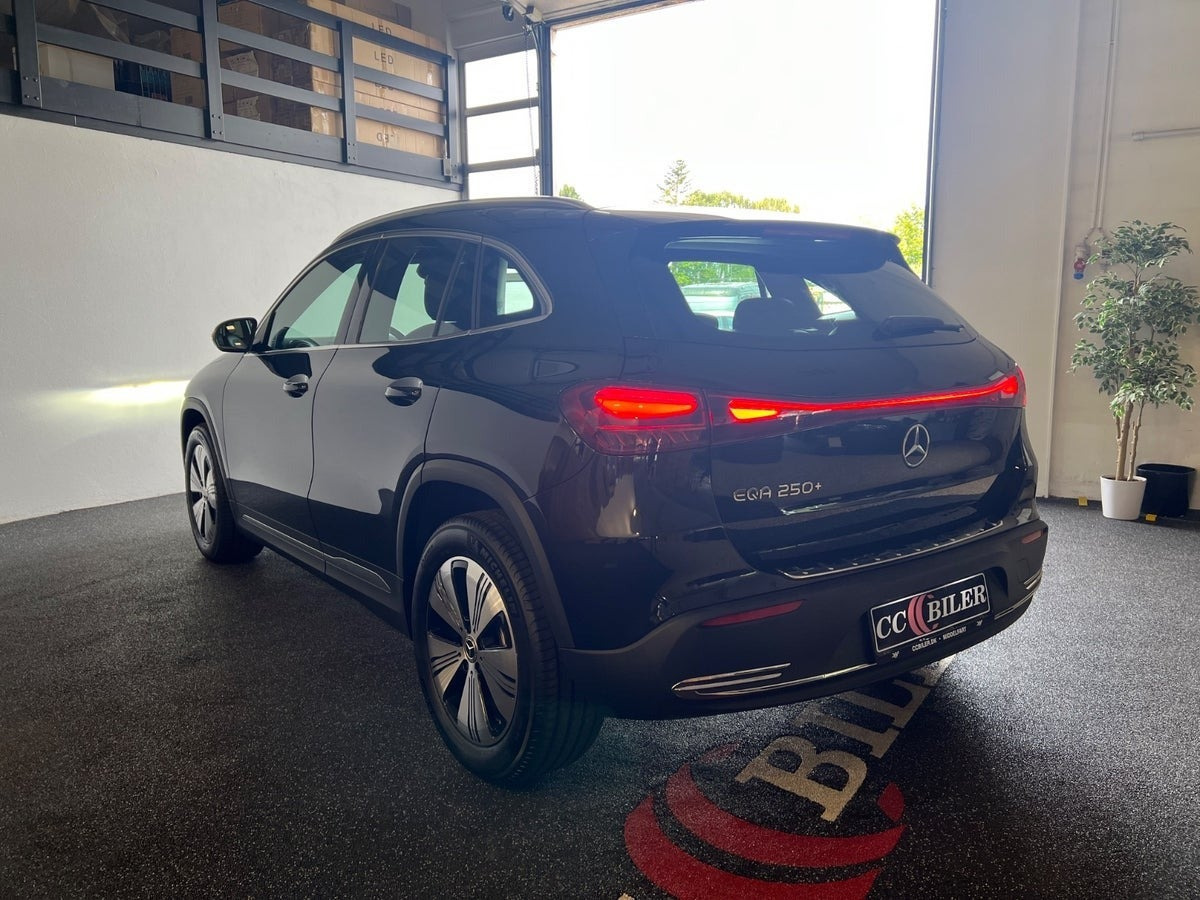 Sort Mercedes EQA250+ fra 2025