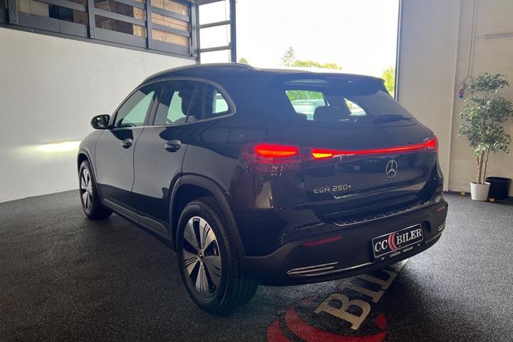 Sort Mercedes EQA250+ fra 2025