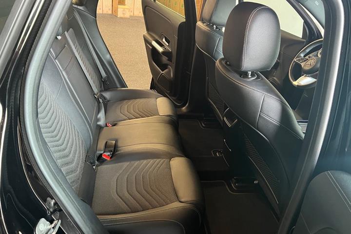 Sort Mercedes EQA250+ fra 2025