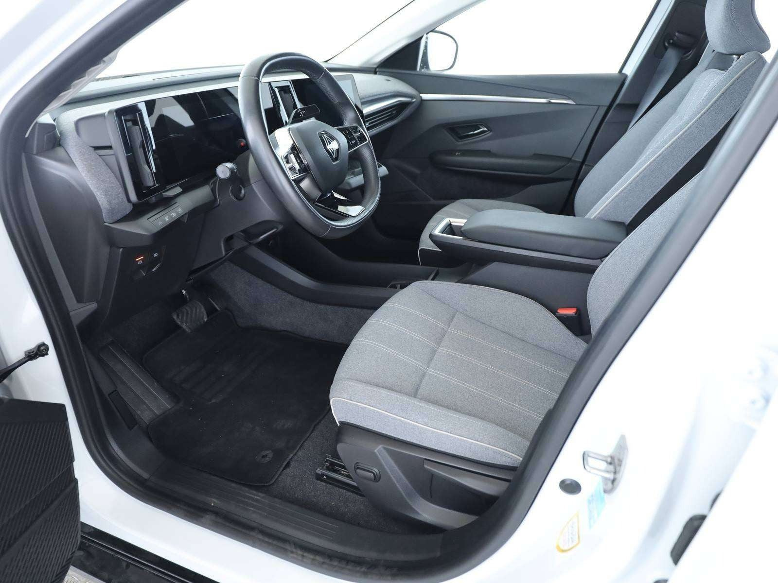 Hvid Renault Megane E-Tech fra 2023