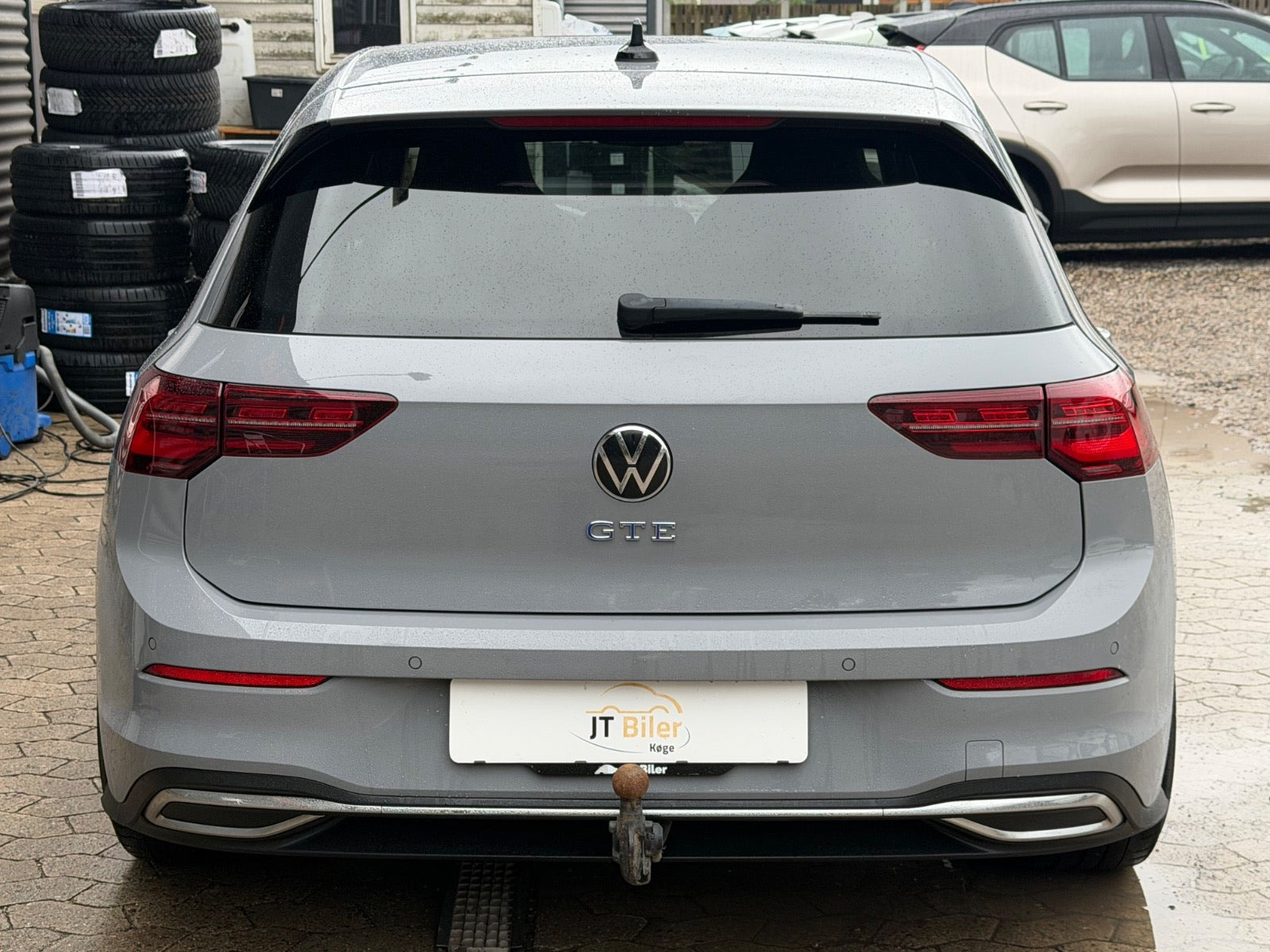 Grå VW Golf VIII fra 2021