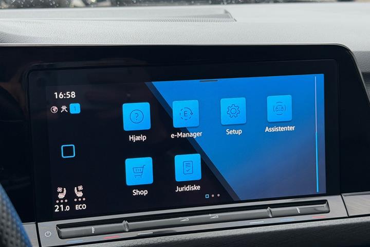 Grå VW Golf VIII fra 2021