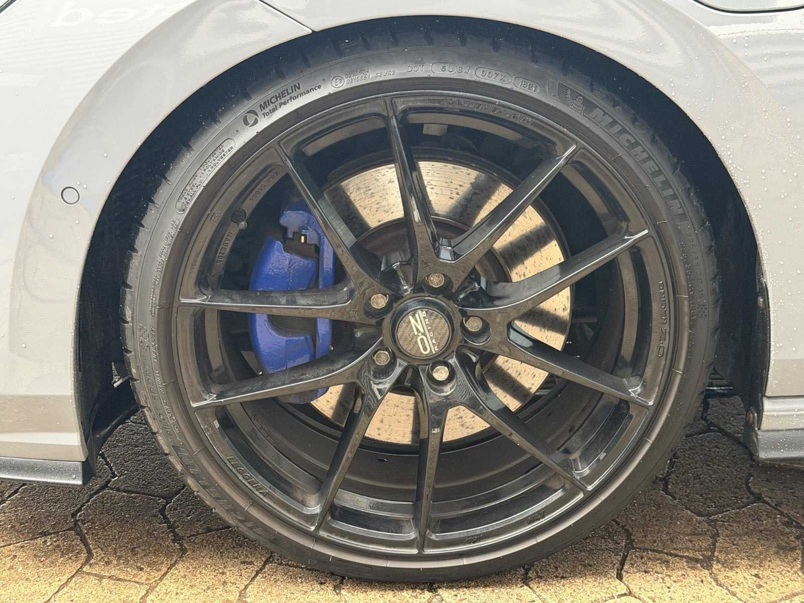 Grå VW Golf VIII fra 2021