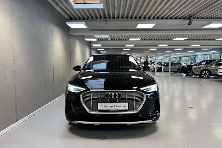 Sort Audi e-tron fra 2022
