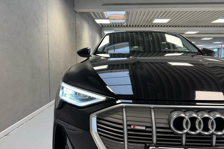 Sort Audi e-tron fra 2022