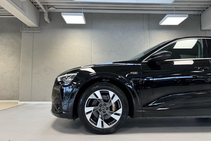 Sort Audi e-tron fra 2022