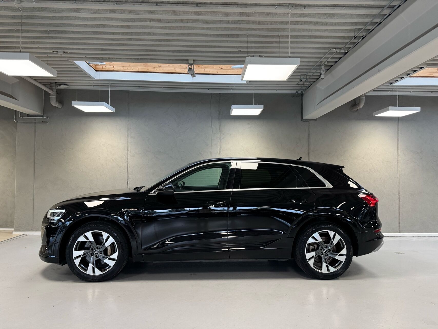 Sort Audi e-tron fra 2022