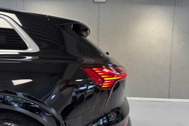 Sort Audi e-tron fra 2022
