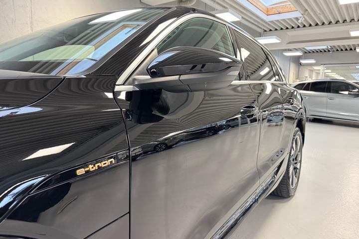 Sort Audi e-tron fra 2022
