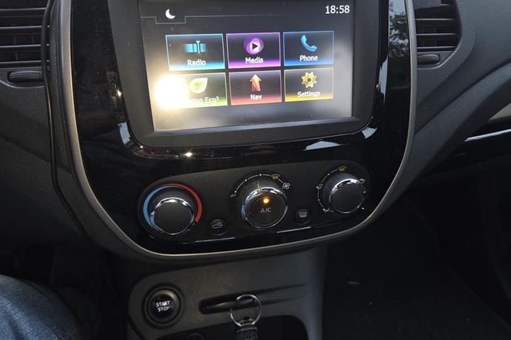 Sort Renault Captur fra 2016