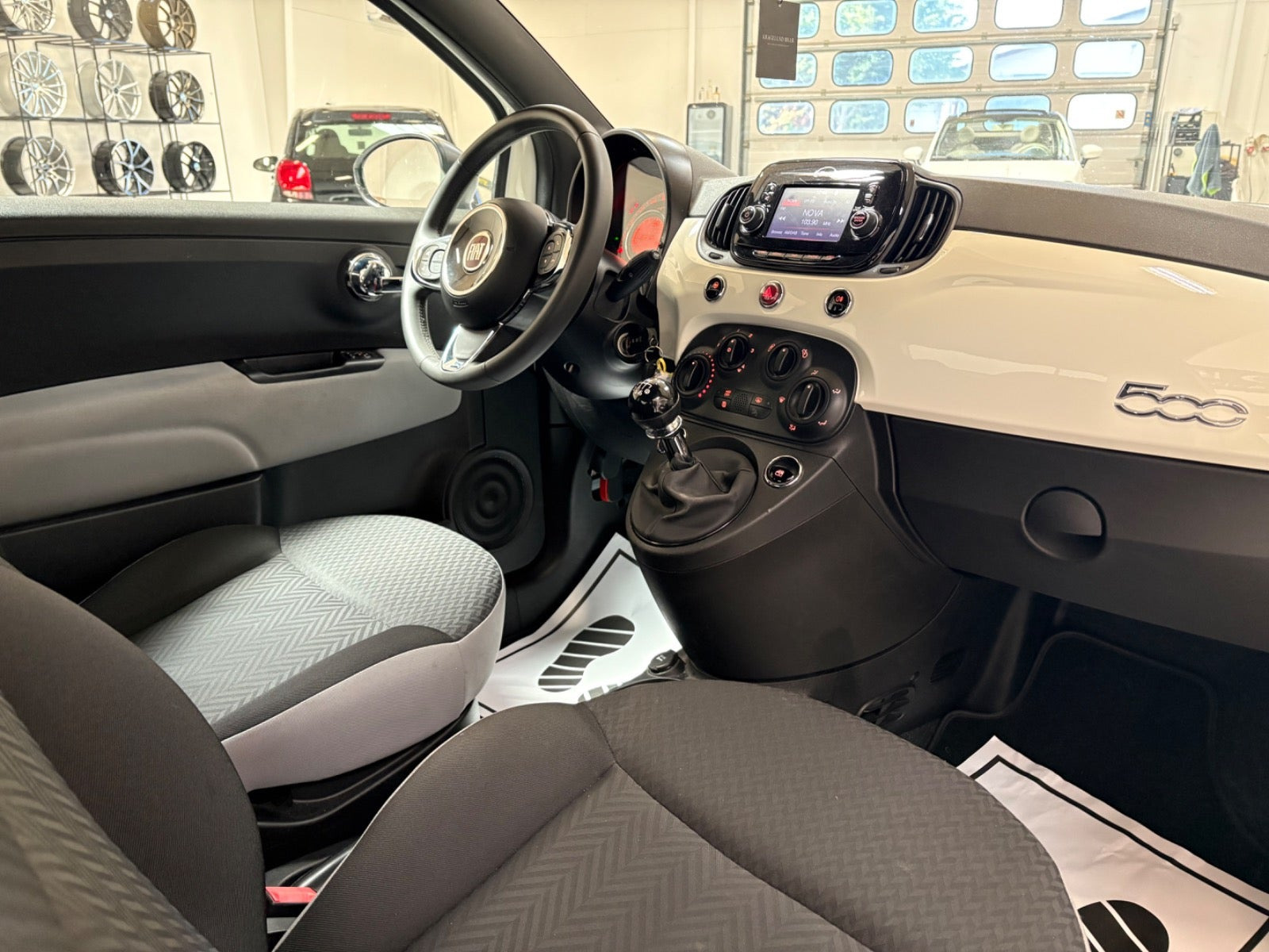 Grøn Fiat 500 fra 2020