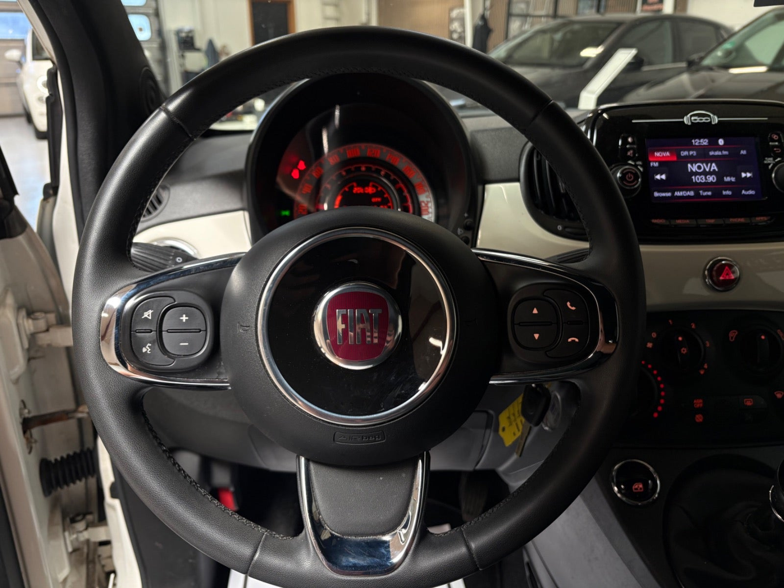 Grøn Fiat 500 fra 2020
