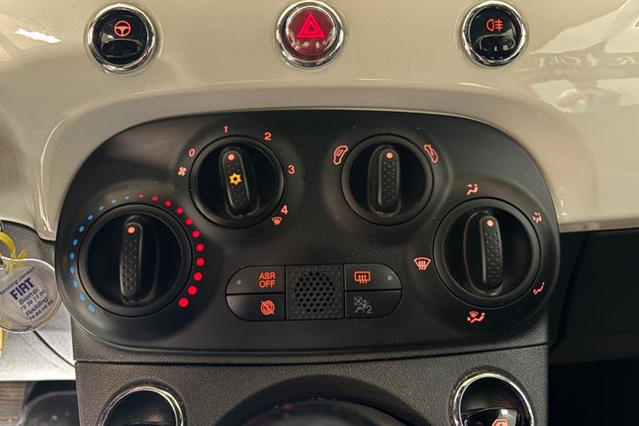 Grøn Fiat 500 fra 2020