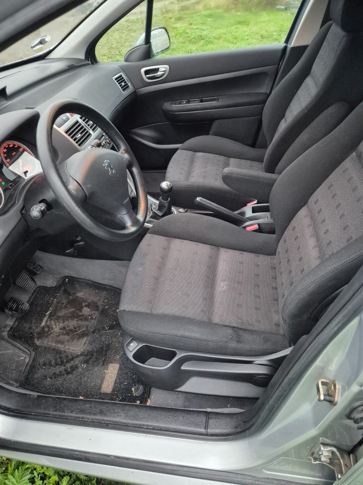 Sølv Peugeot 307 fra 2003