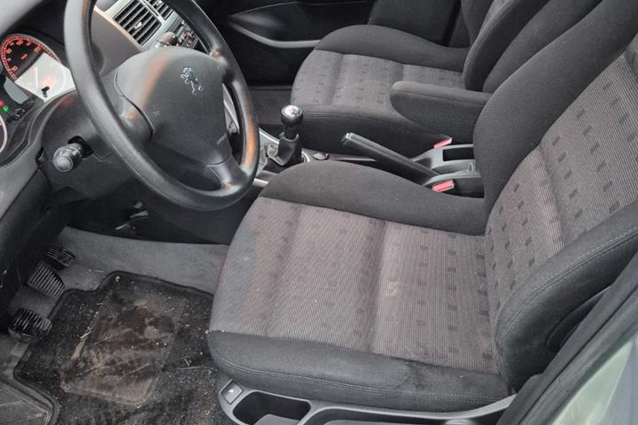 Sølv Peugeot 307 fra 2003