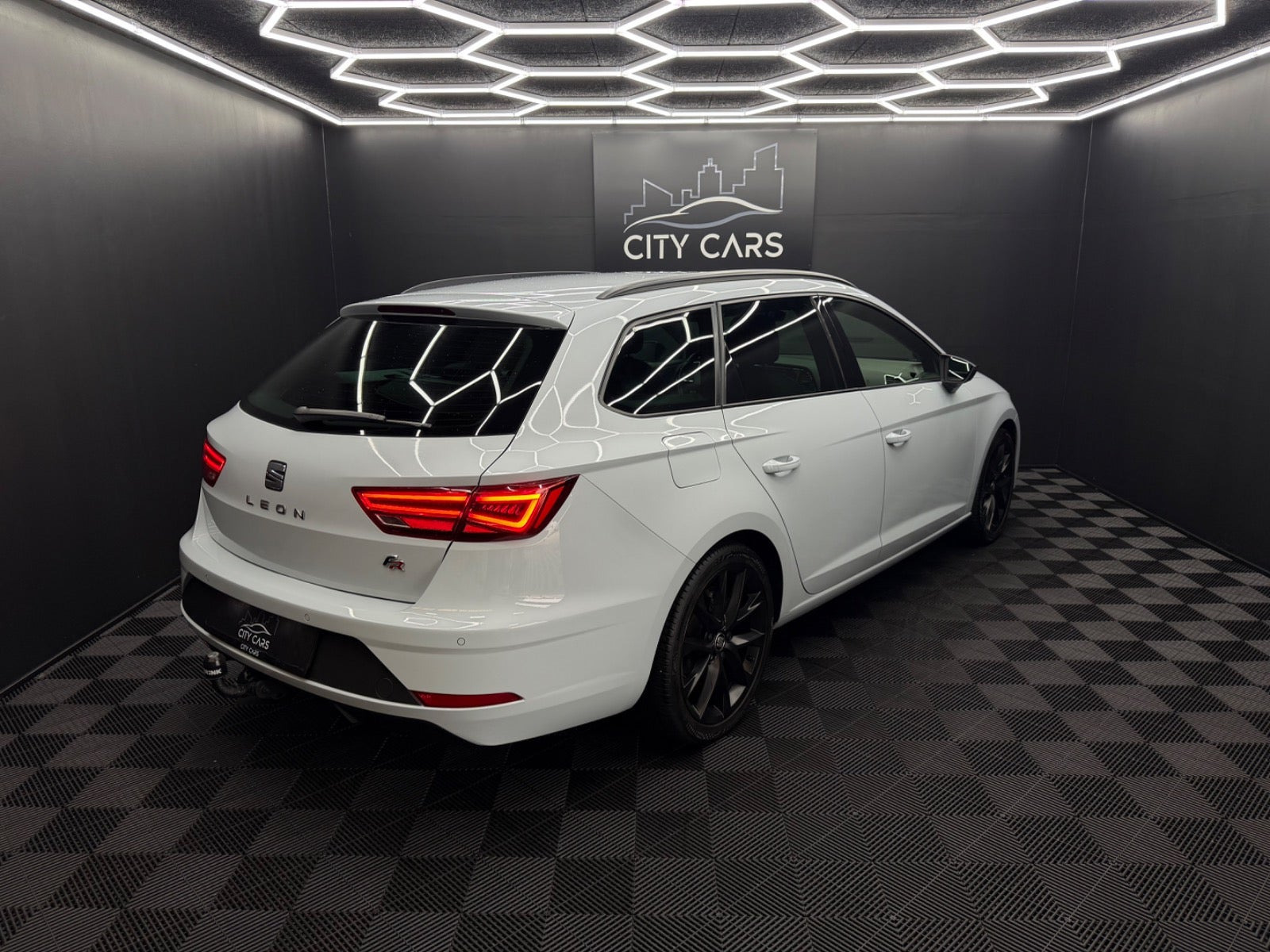 Grå Seat Leon fra 2020
