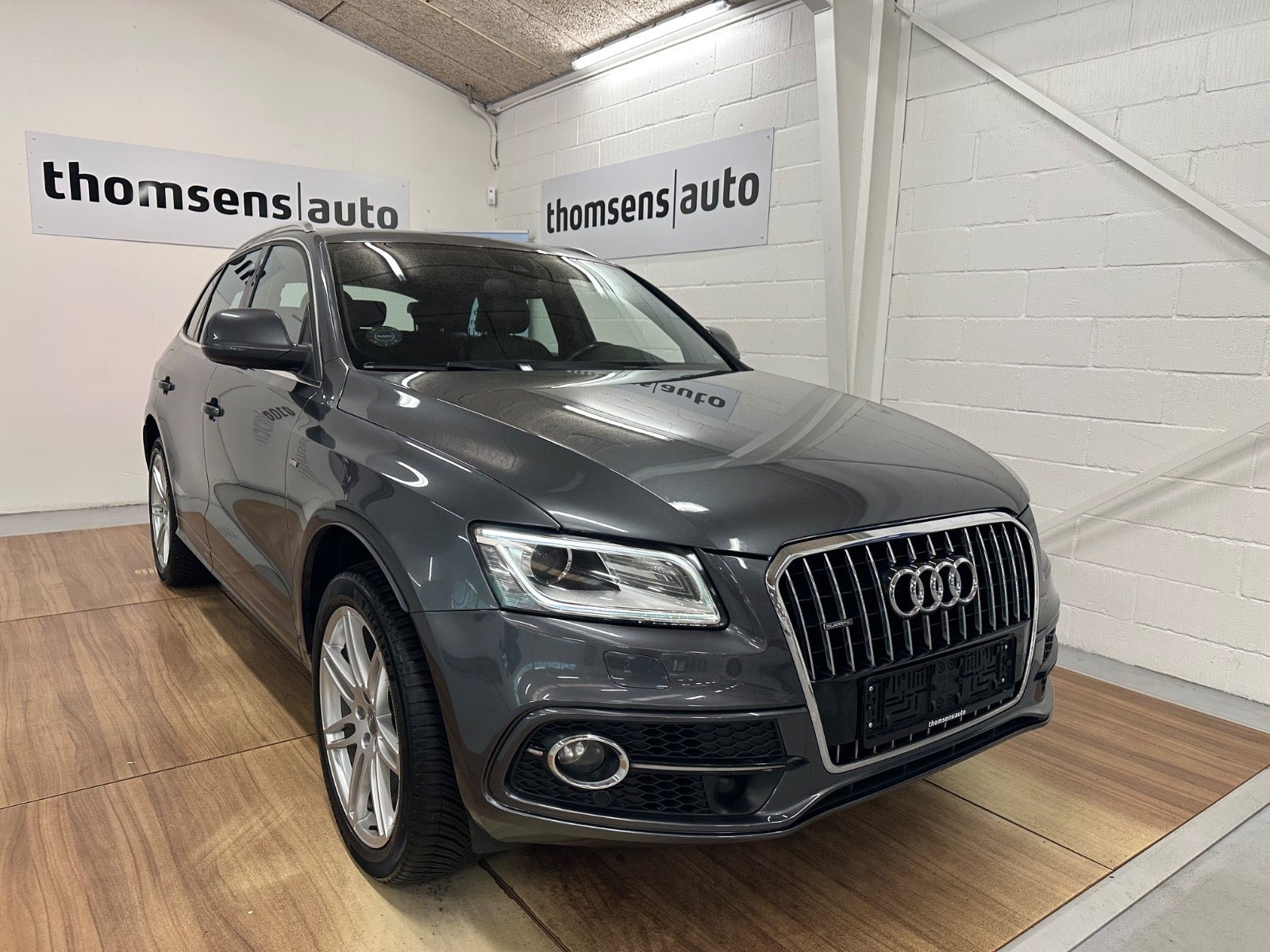 Grå Audi Q5 fra 2013