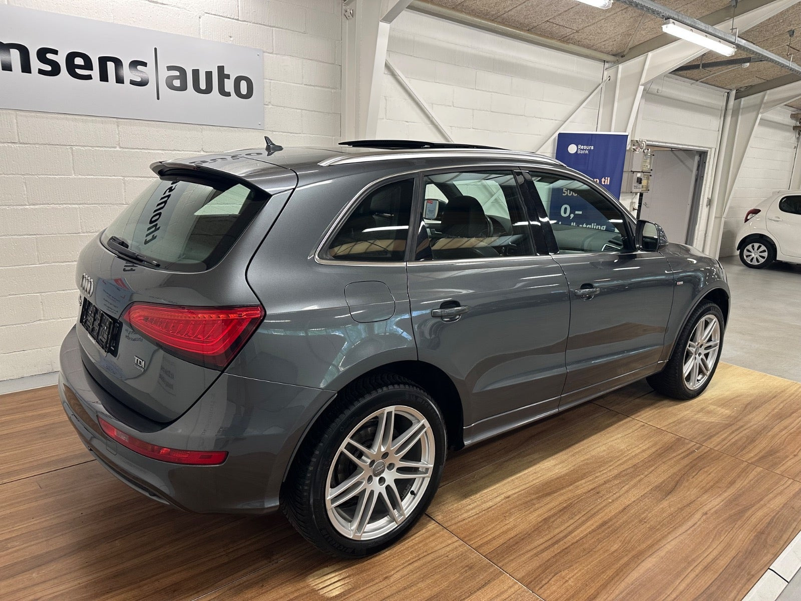 Grå Audi Q5 fra 2013