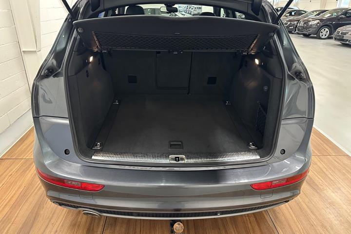 Grå Audi Q5 fra 2013