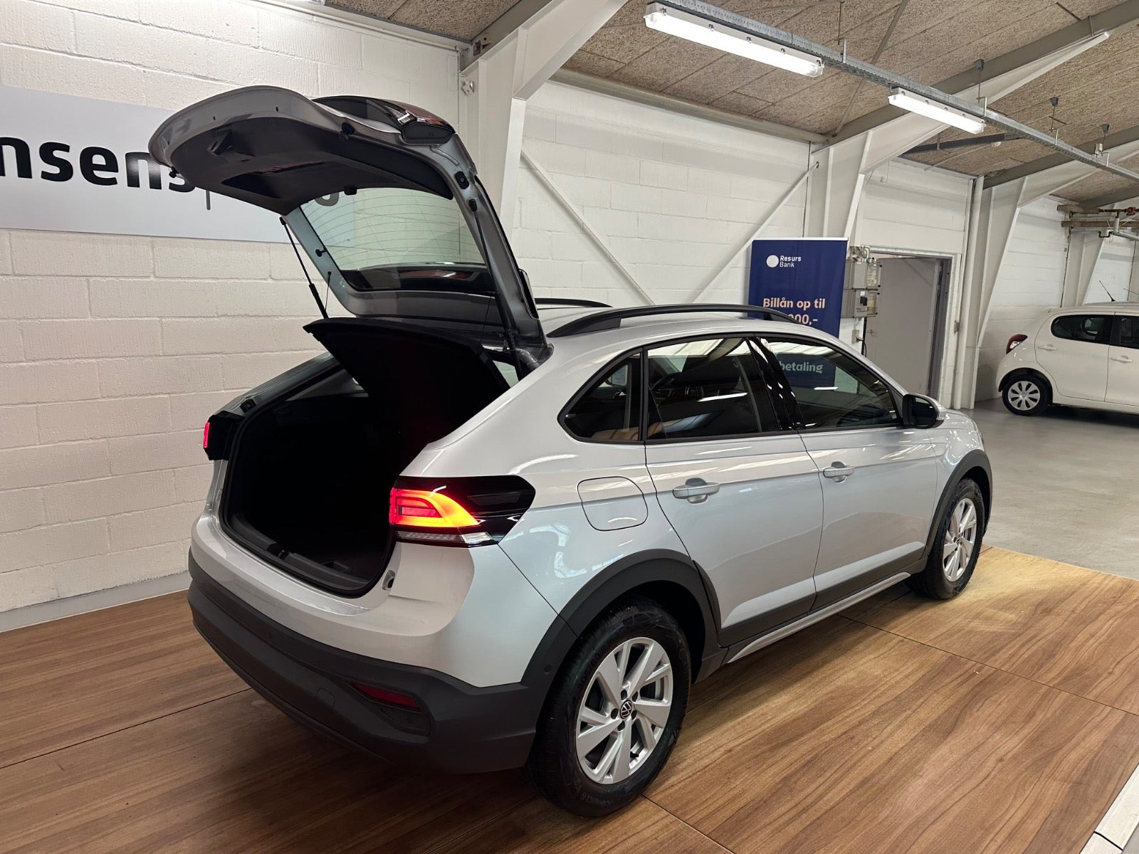 Sølv VW Taigo fra 2022