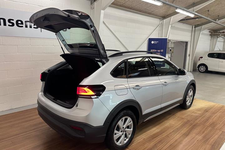 Sølv VW Taigo fra 2022