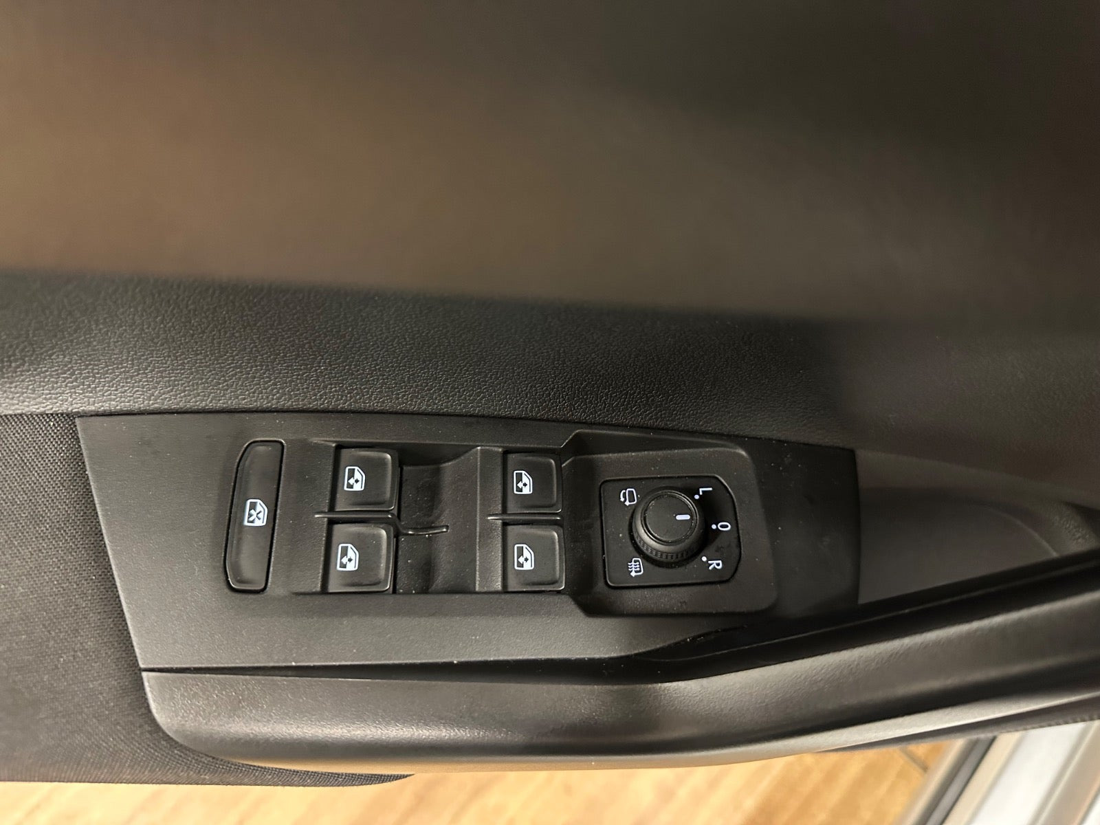 Sølv VW Taigo fra 2022