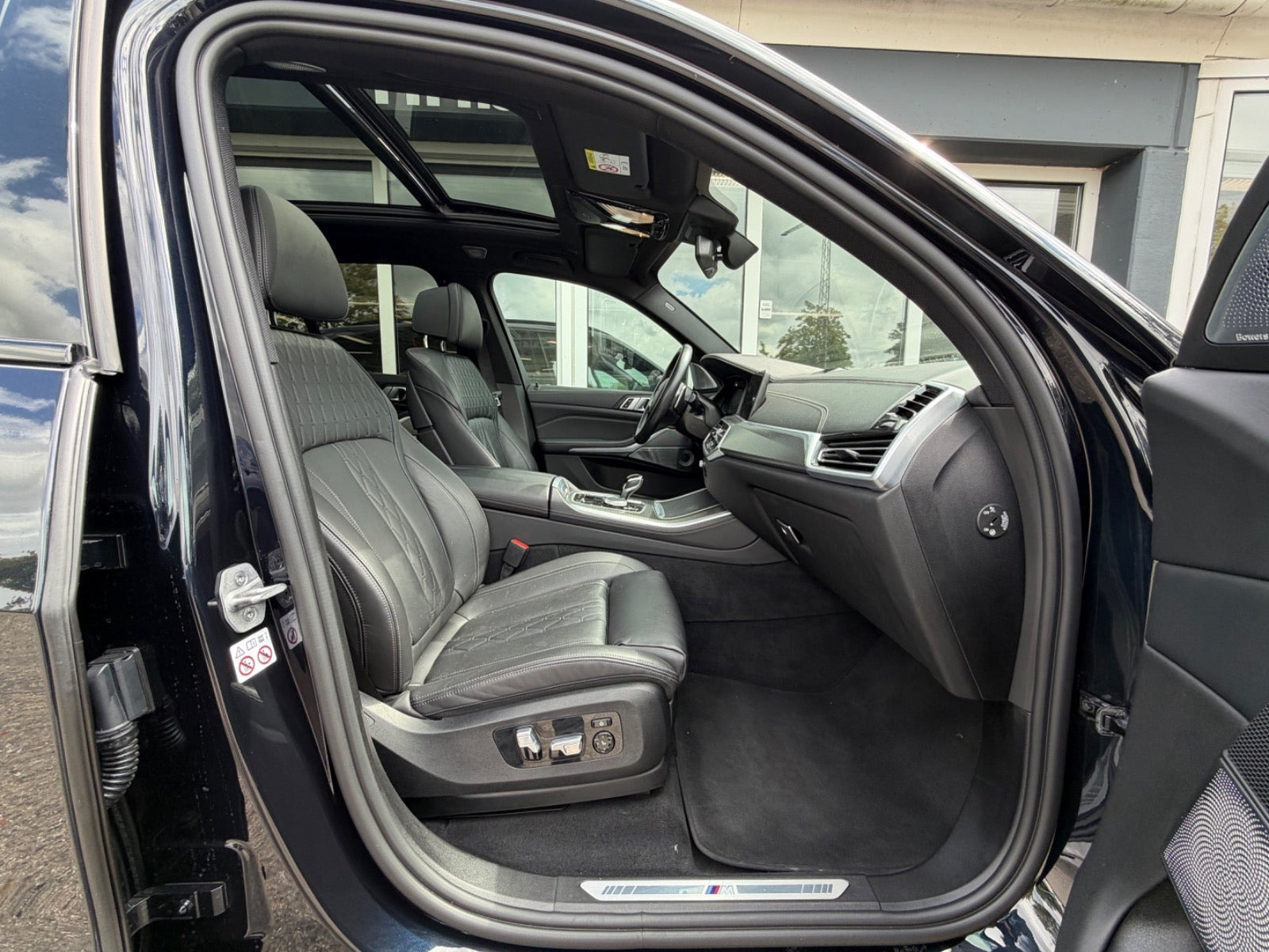 Sort BMW X5 fra 2023
