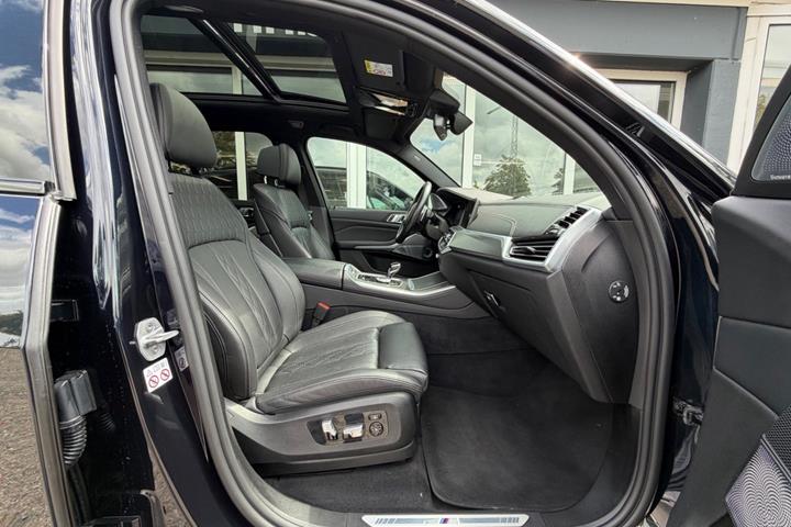 Sort BMW X5 fra 2023