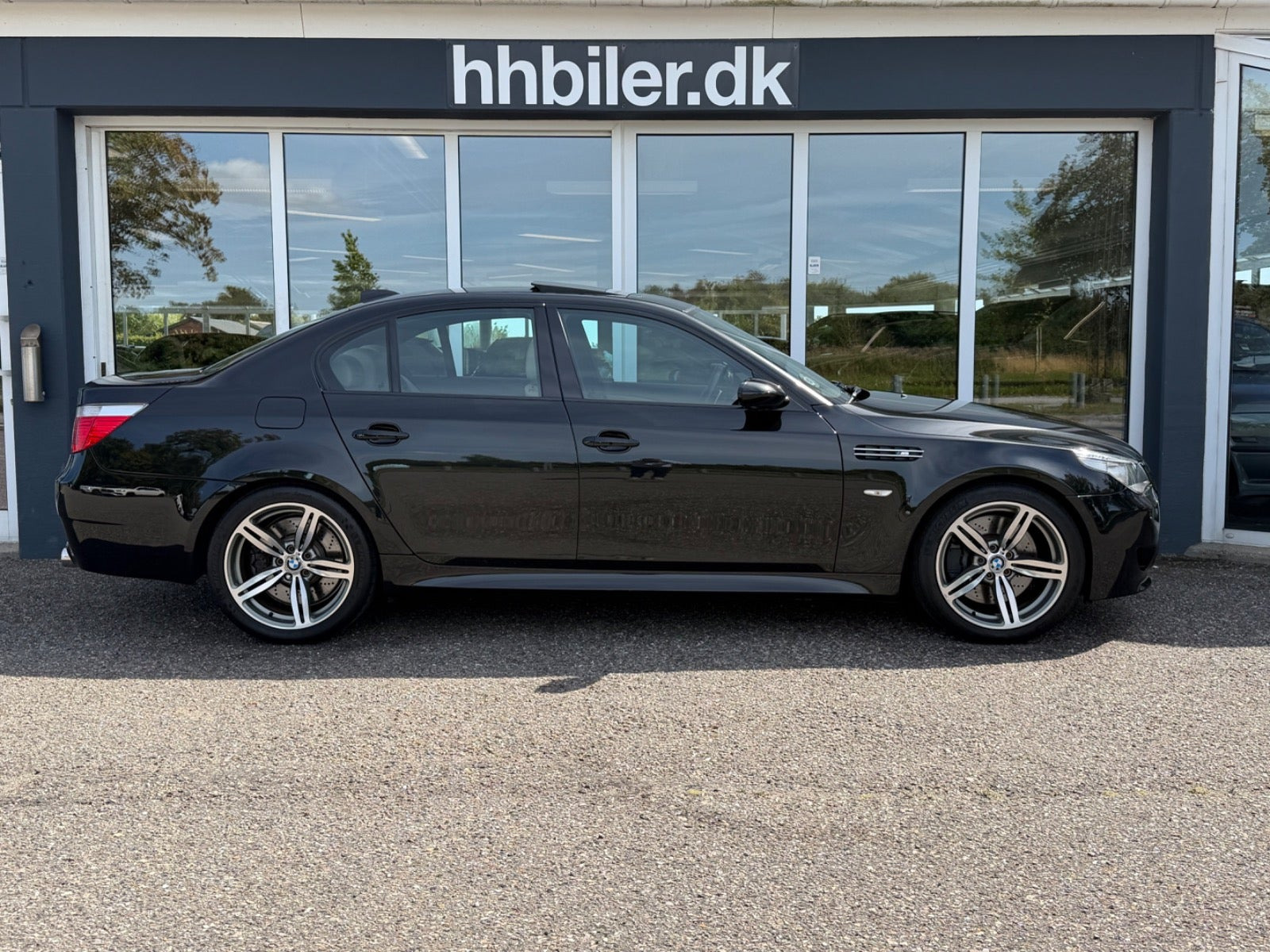 Sort BMW M5 fra 2006