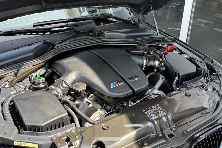 Sort BMW M5 fra 2006