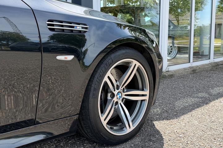 Sort BMW M5 fra 2006