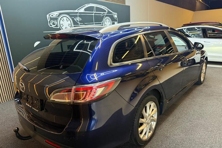 Blå Mazda 6 fra 2011