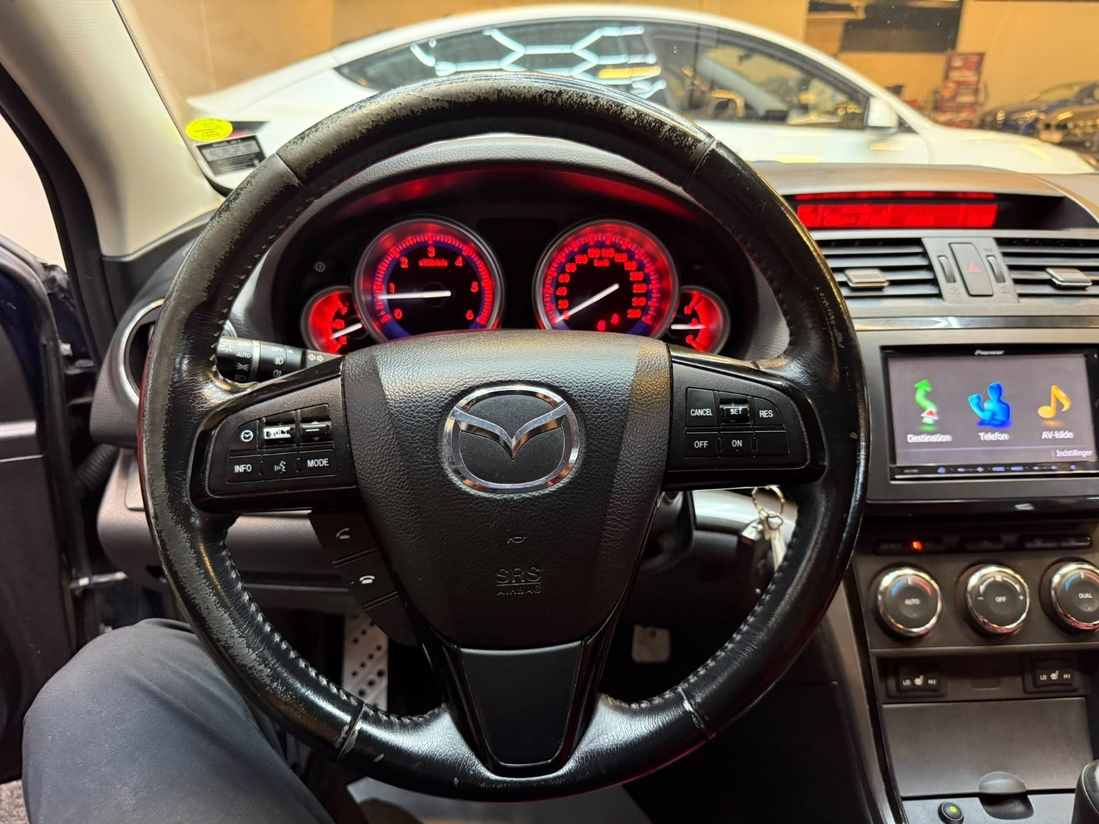Blå Mazda 6 fra 2011