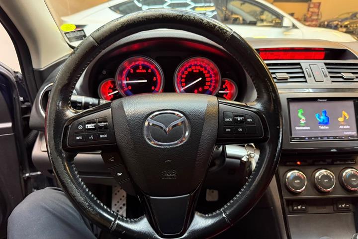 Blå Mazda 6 fra 2011