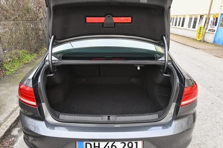 Grå VW Passat fra 2017